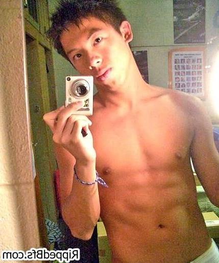 10P Muscular bfs likes showing their hot bodies on cam