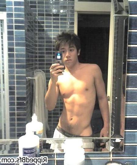 10P Muscular bfs likes showing their hot bodies on cam