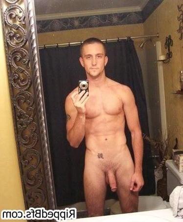 10P Muscular bfs likes showing their hot bodies on cam
