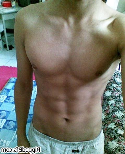10P Muscular bfs likes showing their hot bodies on cam