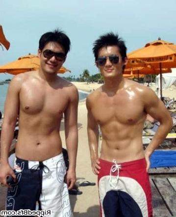 10P Good looking dude show up his six pack abs to the camera