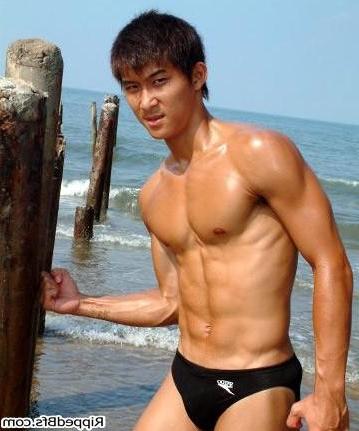 10P Good looking dude show up his six pack abs to the camera
