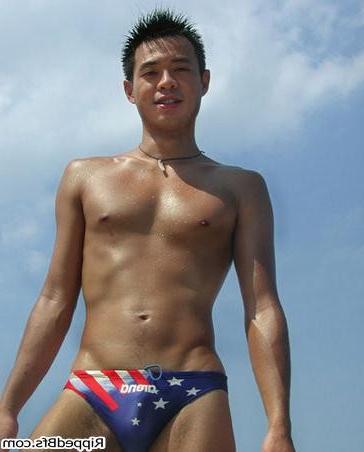 10P Good looking dude show up his six pack abs to the camera