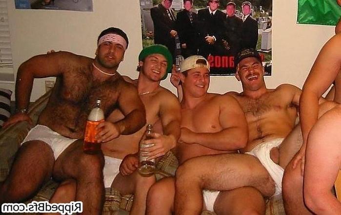 10P Guys teases on camera with their mascular body and big cock