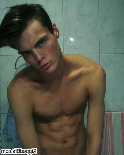 10P Mixed photos of hot and young muscular guys showing off