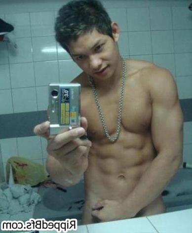 10P Mixed photos of hot and young muscular guys showing off