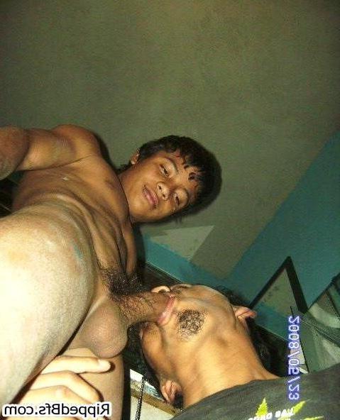 10P Good looking guys enjoy self shooting themselves naked