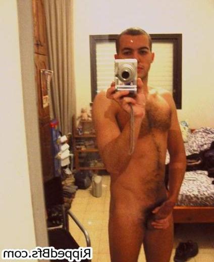 10P Hot mascular guy shows his great built up body on the camera
