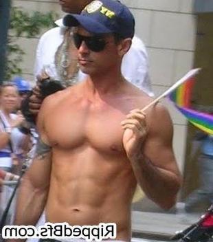 10P Hot guys just love their muscular bodies and shows it on cam