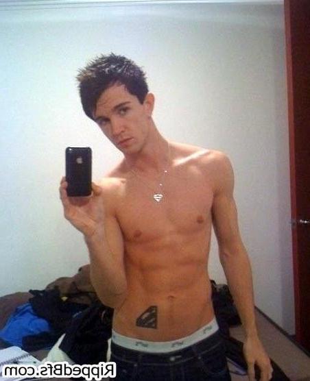 10P Hot guys just love their muscular bodies and shows it on cam