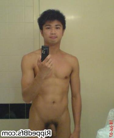 10P Hot guys just love their muscular bodies and shows it on cam