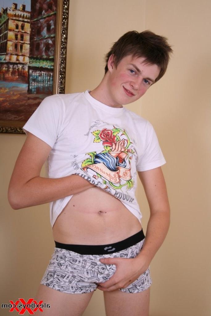 12P Smiling UK Twink Boy next door