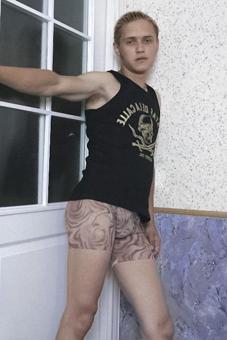 20P Uncut twink stripping off and dildoing and cumming on himself
