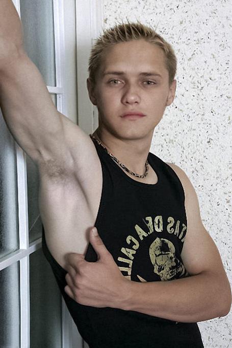 20P Uncut twink stripping off and dildoing and cumming on himself