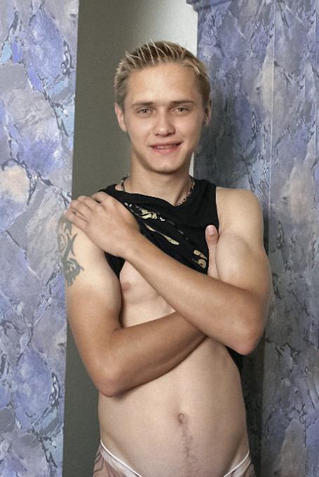 20P Uncut twink stripping off and dildoing and cumming on himself