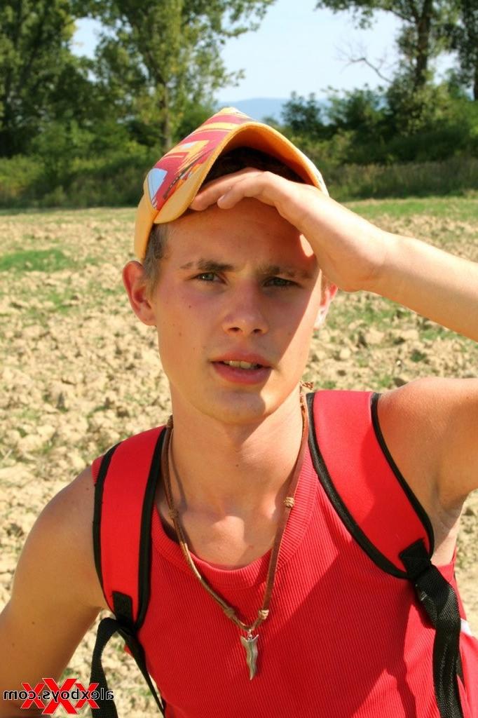 12P Sweet Twink Harry outdoor wanking