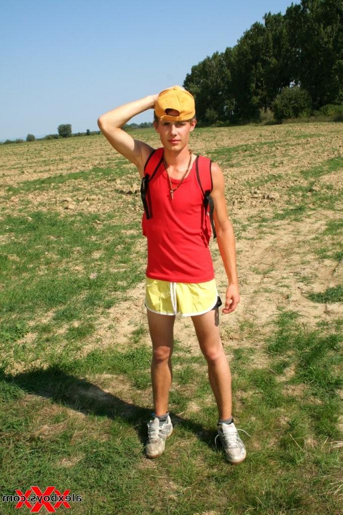 12P Sweet Twink Harry outdoor wanking