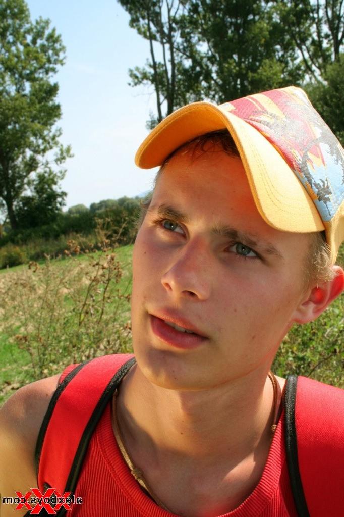 12P Sweet Twink Harry outdoor wanking