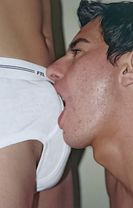 20P Two latin twinks enjoy mutual sucking and rimming on the stairs