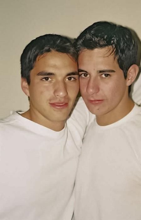 20P Two latin twinks enjoy mutual sucking and rimming on the stairs