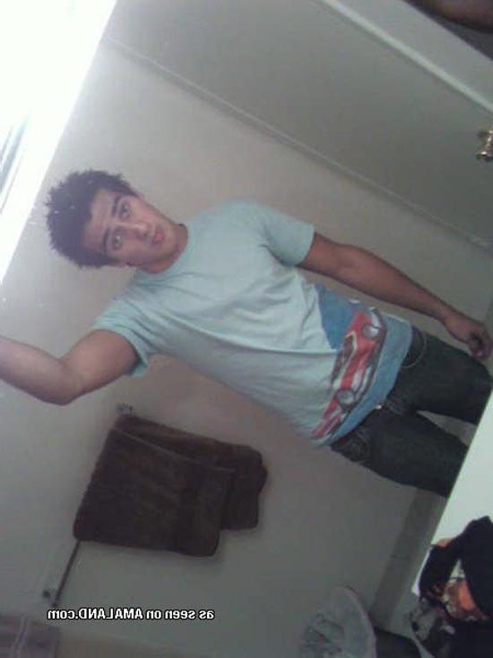 16P Horny hunk exposing his cock on cam