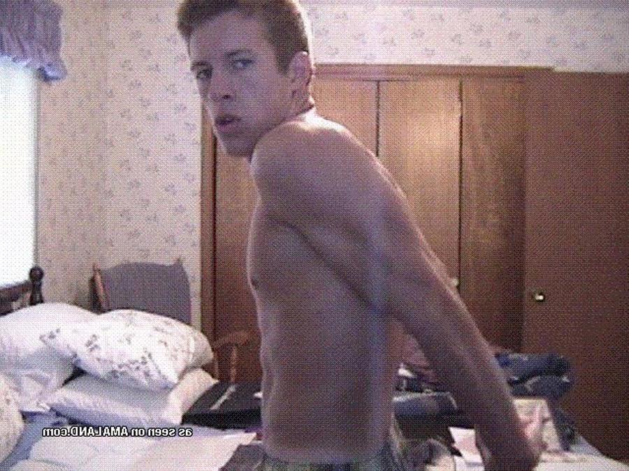 14P Ripped hunk jerks and cums on the bed