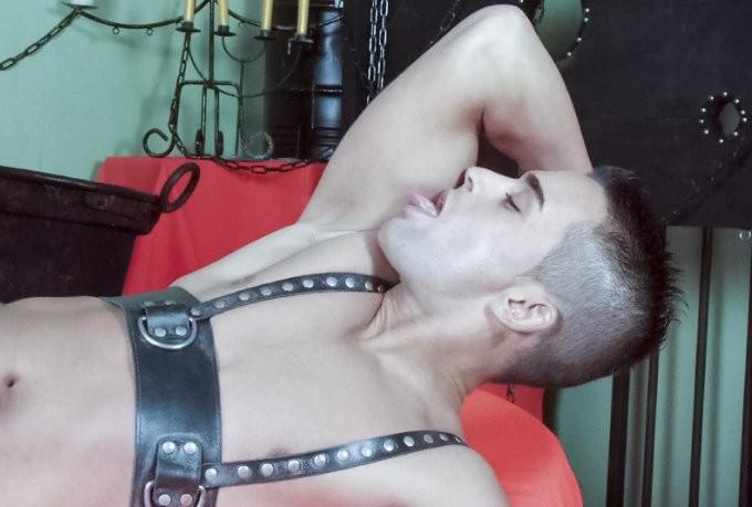 20P Smooth mature and college muscles in leather fucking and cumming
