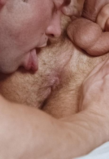 20P Muscle couple sucking and rimming and fucking kick in camping