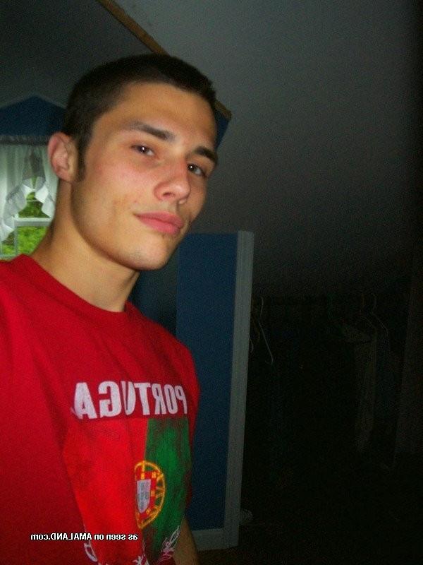 16P Ripped cutie shows off his fat cock 