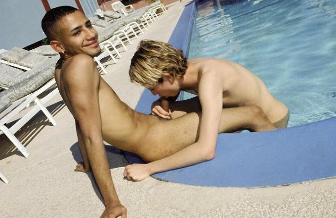 20P Latino and euro twinks enjoy mutual outdoor blowing scstasy