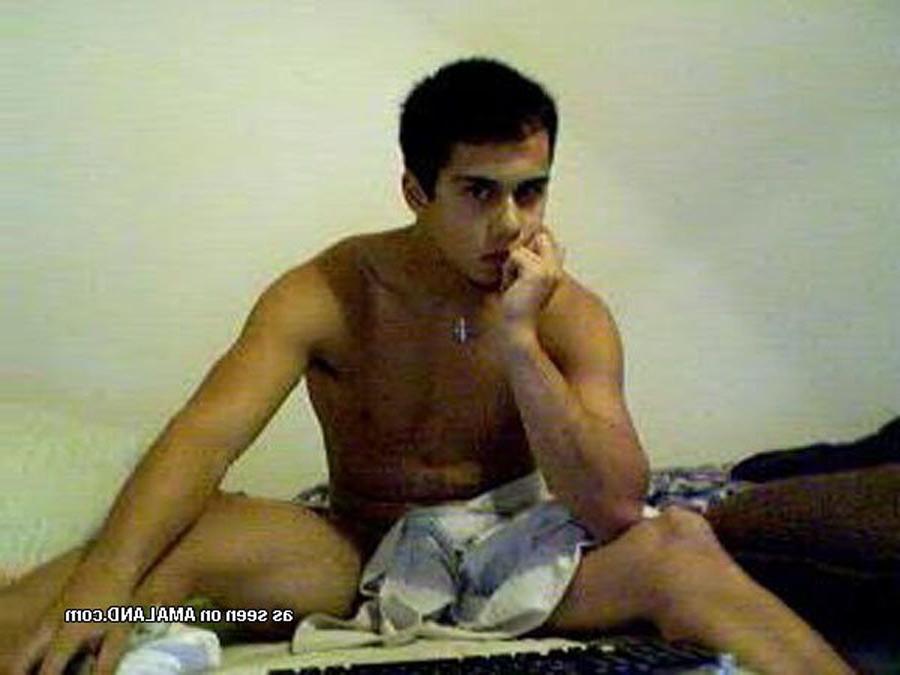 16P Latin hunk takes pics of his hot body nude