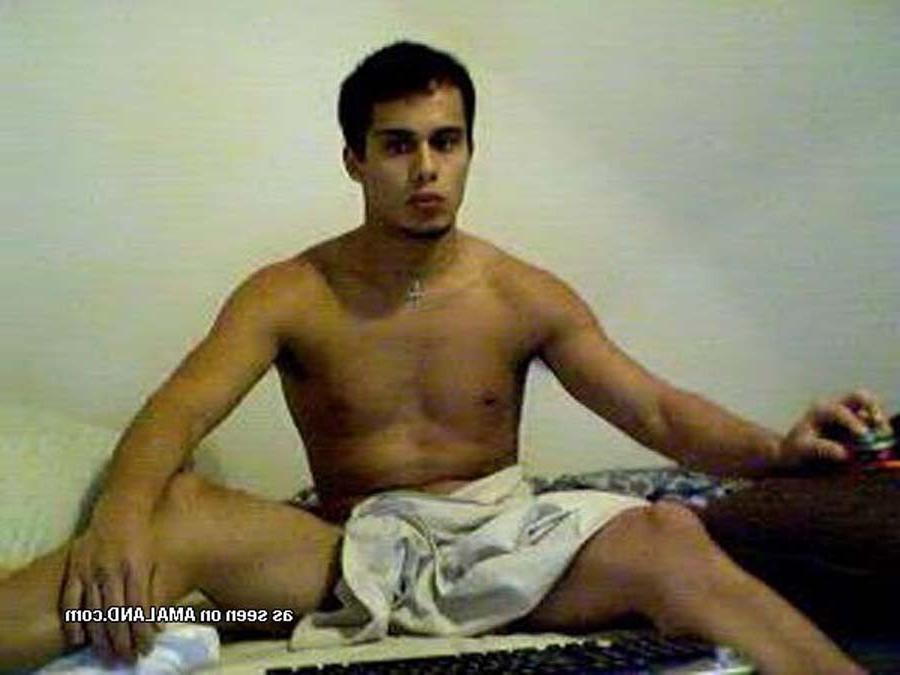 16P Latin hunk takes pics of his hot body nude