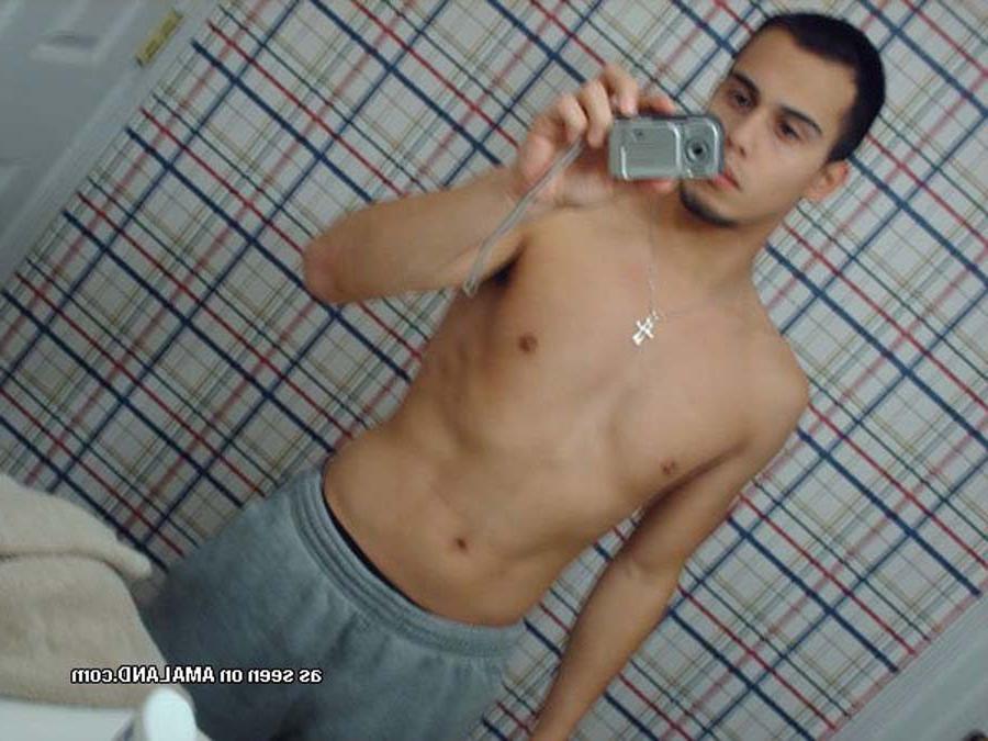 16P Latin hunk takes pics of his hot body nude
