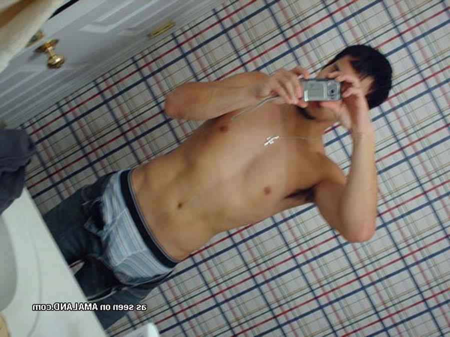 16P Latin hunk takes pics of his hot body nude