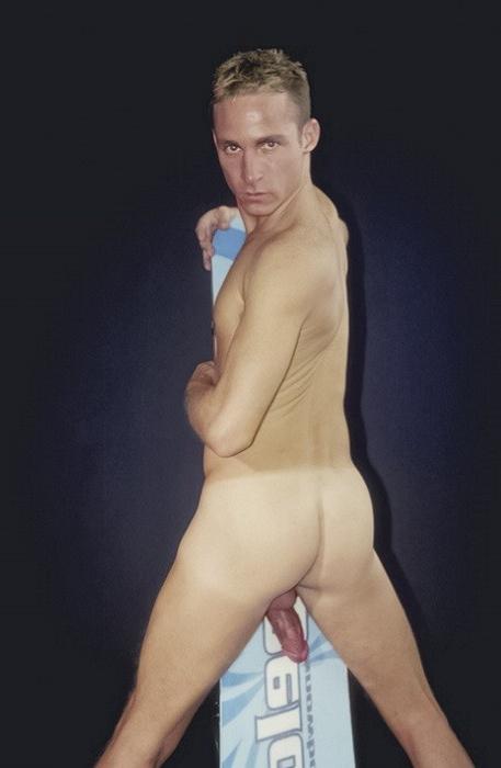 20P Huge cock muscle skater dude stripping off self sucking joy