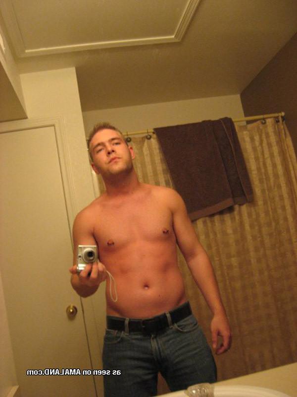 15P Naked rocker exposing his thick cock