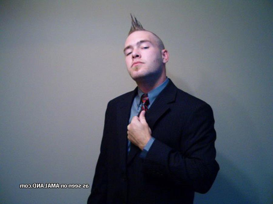 15P Naked rocker exposing his thick cock