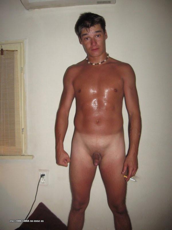 15P Cute hunk exposing his naked body