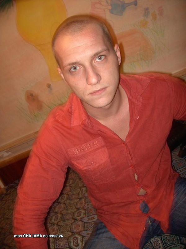 16P Danish self-shooting hunk masturbates and cums