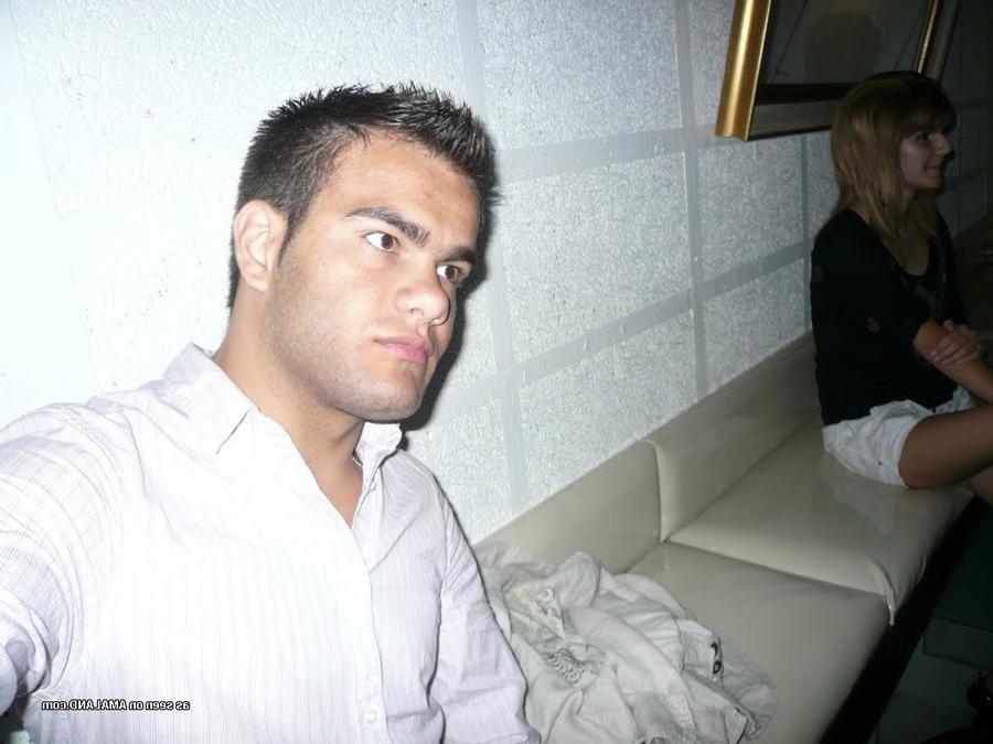 16P Hunk masturbating on the bed
