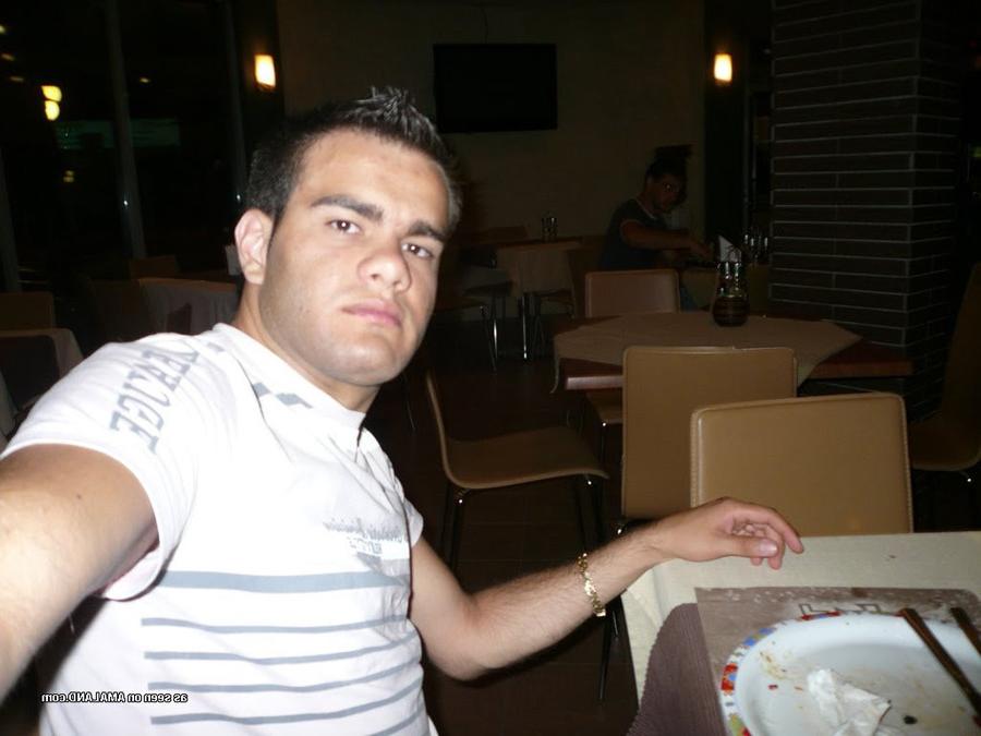 16P Hunk masturbating on the bed