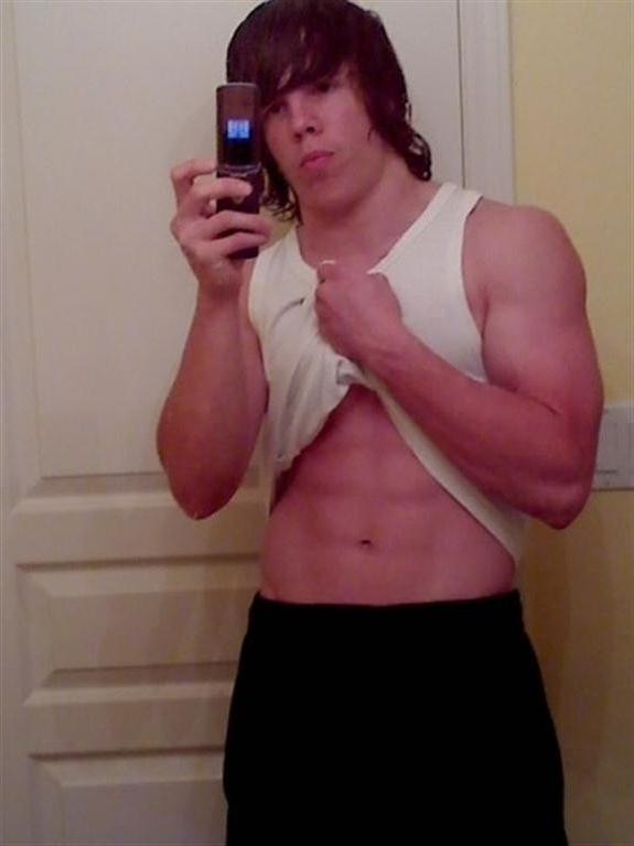 16P Hot ski instructor posing nude