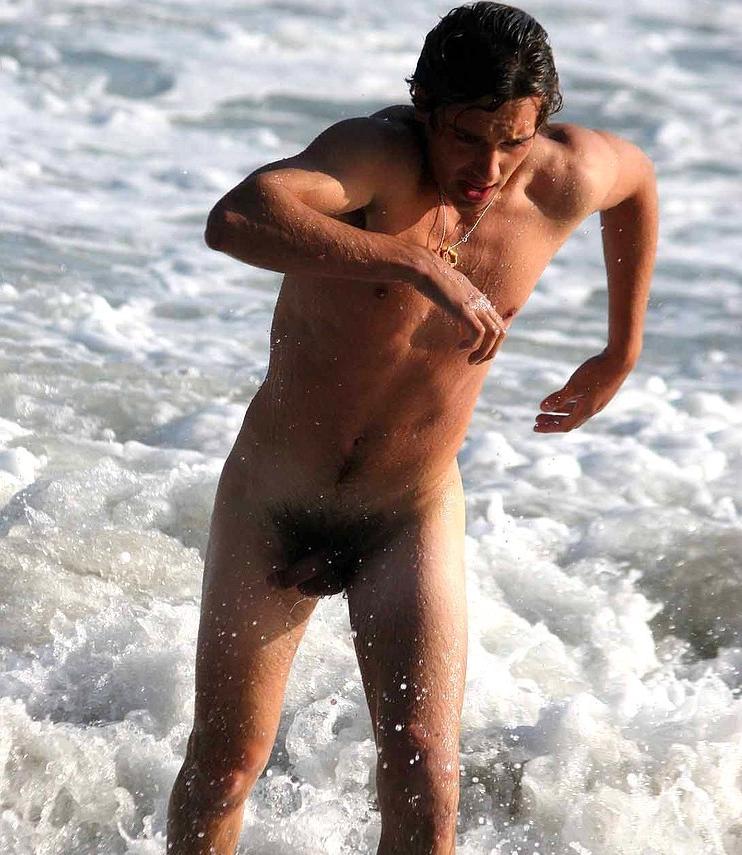 16P Hot hunk surfing in the nude