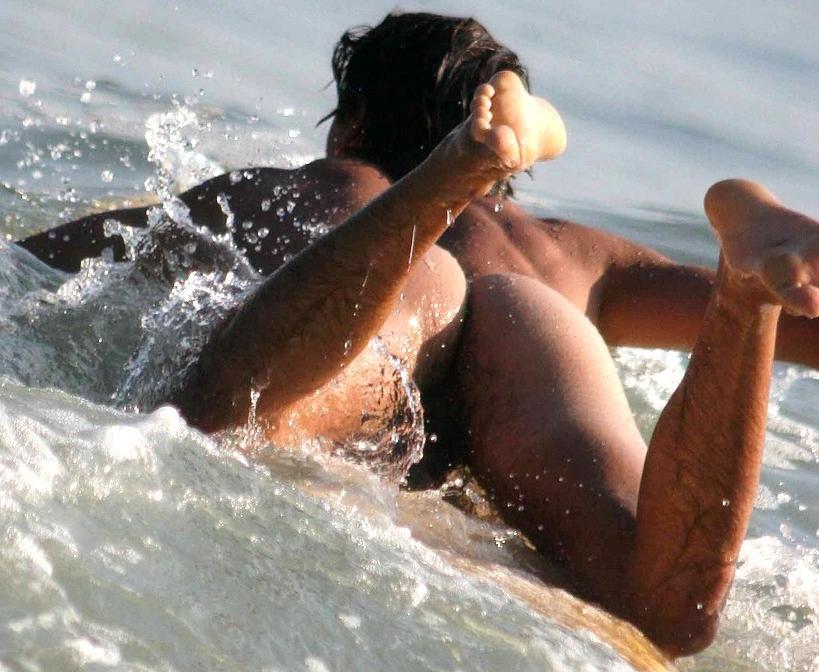 16P Hot hunk surfing in the nude