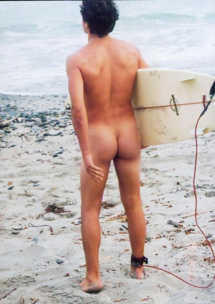 16P Hot hunk surfing in the nude