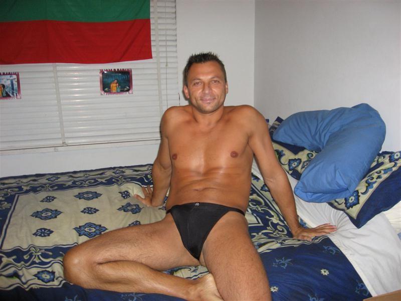16P German hunk posing and showing off his dick