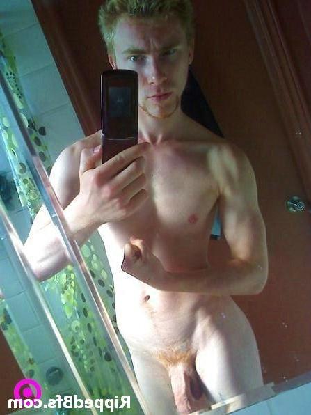 10P Big dude with big muscles showcase his goodies to the camera