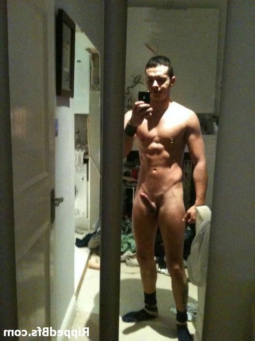 10P Big dude with big muscles showcase his goodies to the camera