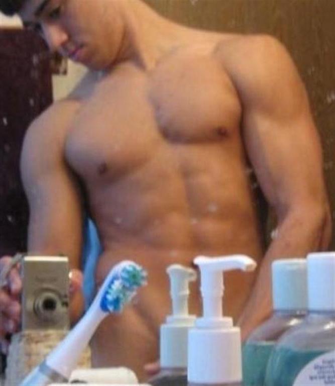 14P Naked pics of cute Hawaiian hunk
