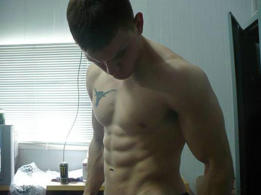 16P Pics of naked hunks flaunting their bodies